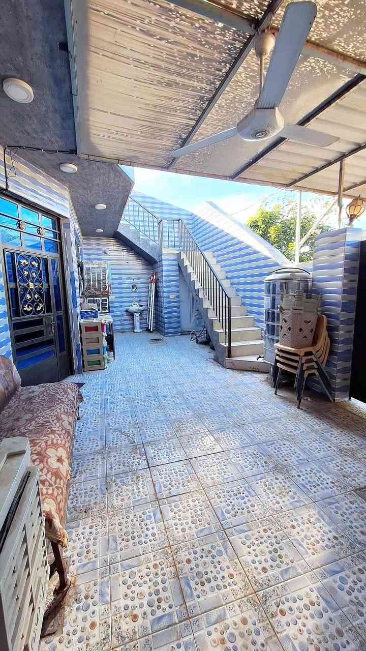 بيت مساحة 150 جبهه 10 نزال 15 بناء 2018 كامل المواصفات طابق واحد مشمول بالتمليك قرار 117 من ضمن التعداد السكاني ، مع الاثاث او بدونه ، مابين منطقة الاصلاح ومنطقة كميرة مجاور ماء مشروع الرصافة للأتصال *********** غير موجود علئ الفيس .
