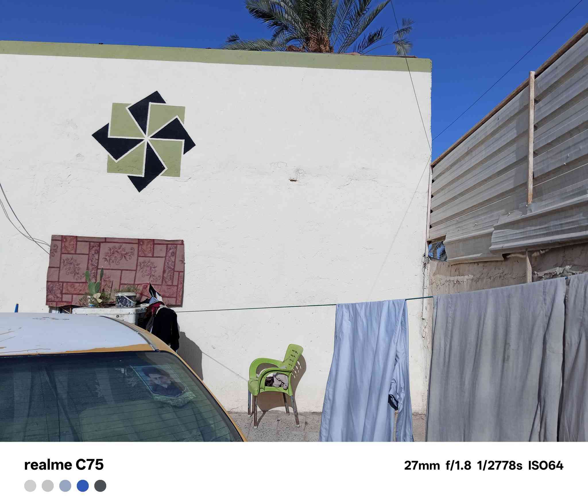 بيت للبيع طابو زراعي معامله تطويب بل بلديه سند 25غرفتين وصاله وستقبال ومطبخ حار وبارد وممر بناء طابوق ونص بلوك عكاده  مساحته 250 صافي 200 ركن على ثلاث شوراع  مجاري بل باب  العنوان شارع طه  نهايته يم بيت حيدر عدنان المضمد  يبعد عن الشارع 200متر شارع طه  0787 704 0269
