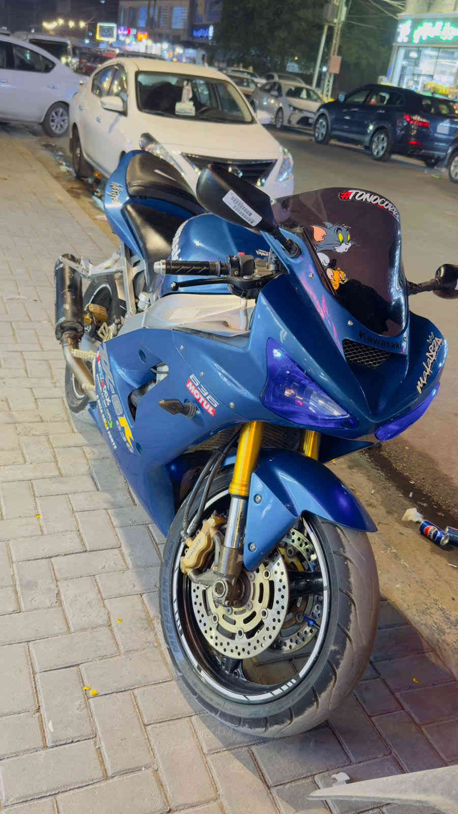 سلام عليكم  بطح كاوسكي موديل 2004 دراجه نضيفه وحلوة ومتعوب عليها كلش والصور هيا تحجي دراجه ما متعوبه بانزين محسن دهن كله يورو الدراجه تجي تفحص وتعجبك وتطلع من يمي مقتنع وراضي يلا اخذ الفلوس  معروضه ب ٢٦ وبيها مجال 
مكاني بغداد الدورة استفسار تتفضل خاص او واتساب متوفر 
*********** 
الي متعجبه دراجه ليكسر بحلال العالم 💞
