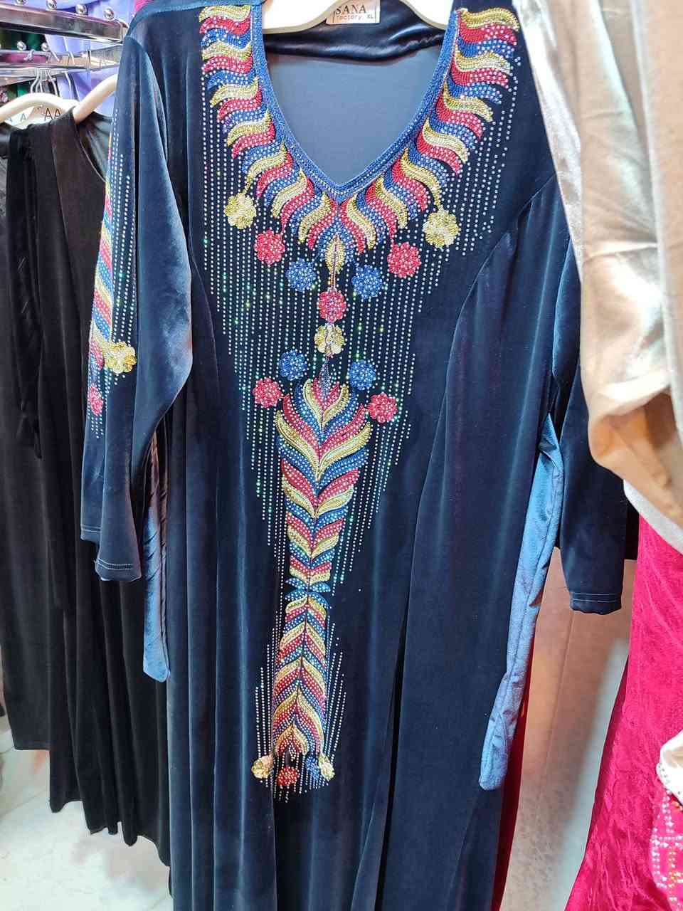 السلام عليكم 
محل ملابس نسائية وأطفال 
جاهز من كلشي
بضاعه حلوه عليه رجل 
العنوان بداية شارع الجنابات من جهة السوك خلف مطعم واثق
محل ازياء الطيف
السعر مناسب جداً 
للاستفسار اتصل على الرقم 
 واتساب ***********
