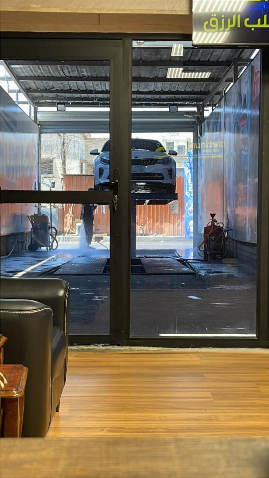 السلام عليكم 
محطه للبيع في الاعظمية الكمب قرب￼ راغبه خاتون 
على الشارع العام 
تحتوي على مضخات سنكل عدد 2 
كمبريسر هواء 550 لتر 
جكات عدد 2 
ضاغطه زاهي 80 لتر 
مكنسه كبيره 
تانكي سعه 3000 لتر 
غرفه استراحه زبائن مؤثثه وجاهزه 
غرفه منام عمال مع الاسره عدد 4 
صحيات 
مطبخ 
سبلت كنتوري 2 طن 
شاشه عرض 55 
سستم كامرات 
مبرده 

يوجد مساحه وقوف السياره على شارع بدون اي مشاكل 
المحطه شغاله وزبائنها خير من الله 
اسباب البيع خاصه بدون احراج 
للاستفسار اكثر 
***********
