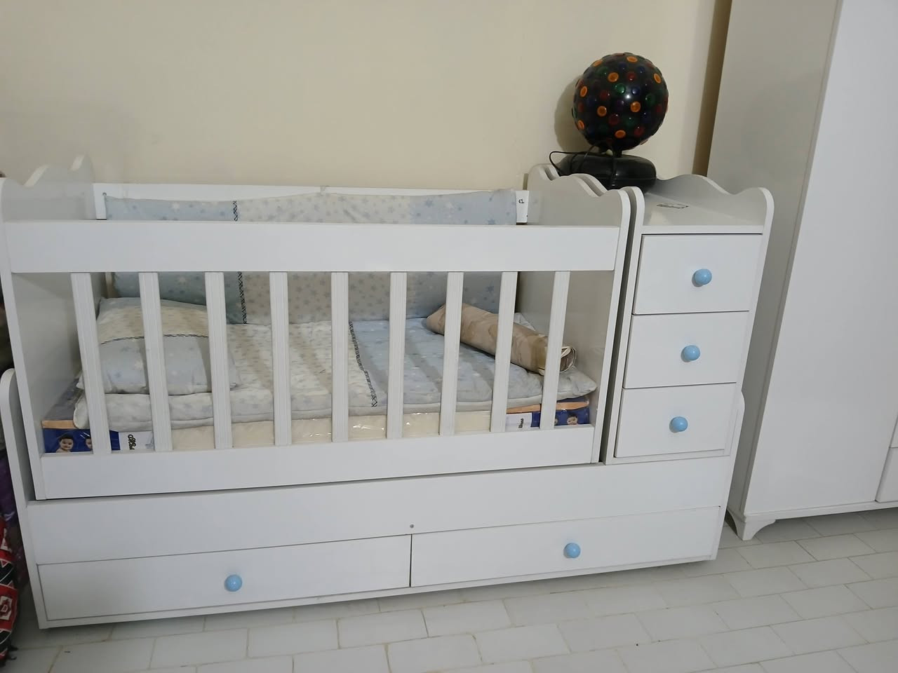 غرفة اطفال للبيع جديد للتواصل ***********
