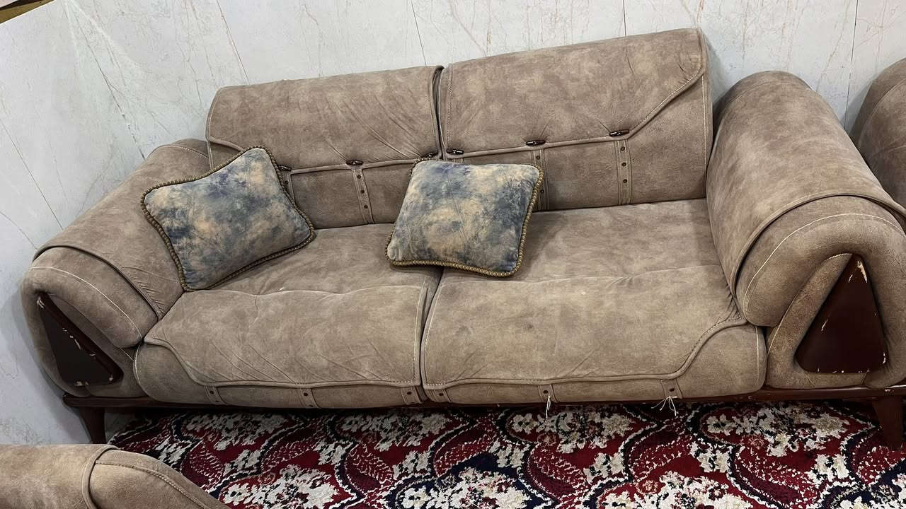 تخم 10 مقاعد مع 8كوشات الشغل تفصال درجة أولى بسعر 650 وبي مجال مستعجل على البيع
***********
