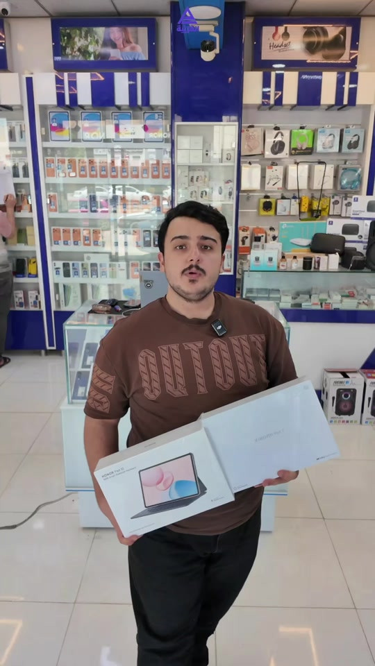 🔥 من الأفضل لك؟ شاومي باد 7 أم هونر باد 10؟ 🔥 إذا محتار بين أقوى البادات، فهذا الفيديو يوضح لك الفرق بين الجهازين من حيث المواصفات، الأداء، والمميزات حتى تختار الباد الأنسب لك 👌📱 ✨ بادين عمالقة بمواصفات قوية وتصميم راقي 🔥 والأفضل من هذا كله… عليها خصم 15٪ لفترة محدودة! شاهد الفيديو للنهاية وخذ قرارك بكل سهولة ✅ 📍 شركة كلمات العربية للهواتف النقالة العنوان: النجف الأشرف - شارع غدير فرات مقابل كلية الإدارة والاقتصاد 🚚 يتوفر توصيل إلى كافة المحافظات العراقية 📞 للحجز والاستفسار: جملة: *********** مفرد: *********** إكسسوارات: *********** صيانة: ***********
