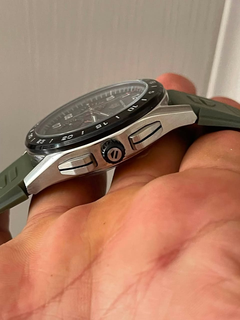 سلام عليكم ساعة ماركة TAG Heuer
بتصميم رياضي كجول و عسكري مميز 

ساعة حجم 44  محرك كرونو غراف 

ستوب بوج 

جامة ياقوت ضد خدوش

ساعة وكالة غير مستخدم دبل كوارتز ميل ماطور سنتر ثواني منفصل سناتر كله شغال وقت جدا دقيق 

عرض منفذ تاريخ ارقام اميال المنيوس مضي ليلي 

قفل فراشة اصلي سير ربر مريح بلادي قفل بلادي 

ساعة ما مستخدمة ابد سنل ستيل ب كامل ضد ماء 

وزن ثقيل كولتي جدا جدا عالي سوبر 

عنواني بغداد الدورة يوجد توصيل بغداد ولكل العراق 

***********
