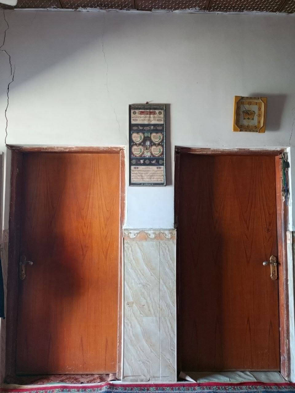 بيت للبيع طابو صرف في السنية حي العسكري قرب مدرسة الامام علي القديمه (قريب على بيت عباس گينه )
 160 متر السقف عگاده يحتوي على غرفتين واستقبال وصاله ومطبخ وصحيات خارجيه
 للاستفسار الاتصال على الرقم ***********
