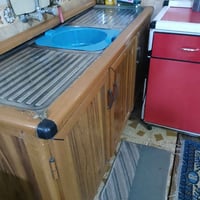 للبيع كونتر + سنك. ١٥٠ وبيها مجال  محفوره حجم  3*4  ٥٠ وبيها مجال  مكن...