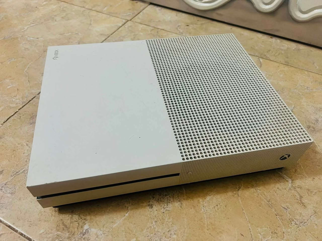 xbox ons s للبيع
اكسبوكس وان اس 
1 تيرا + 2 جوستكات اصلية
+ حساب بي فيفا 22 وهاي الالعاب كدامكم 
واقراص كدامكم كلها نضيفه 
مكاني بغداد
سعر ٢٥٠ وبي مجال 
للاستفسار ***********
