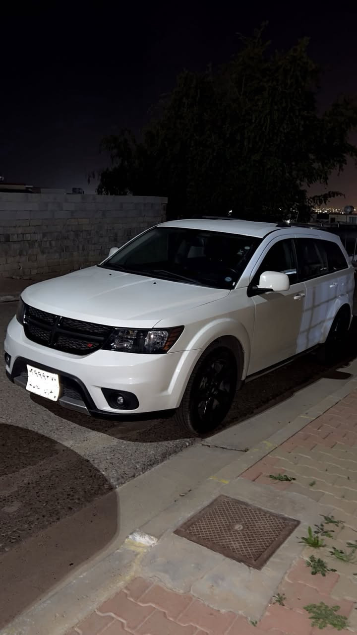 دوج جورني للبيع موديل 2019بيها قطعتين صبغ سيارة ماشي62mil محرك 6Vكشنات جلد 7راكب تبريد قطعتين مركزي سيارة جاهزه مابيها نواقص حجم الويل 19 إطارات جديدة شاشة كبير محرك والكير بشرط صدر جديد كامرة خلفية سويج بصمة رقم سلليمانية عنوان كركوك (***********)
