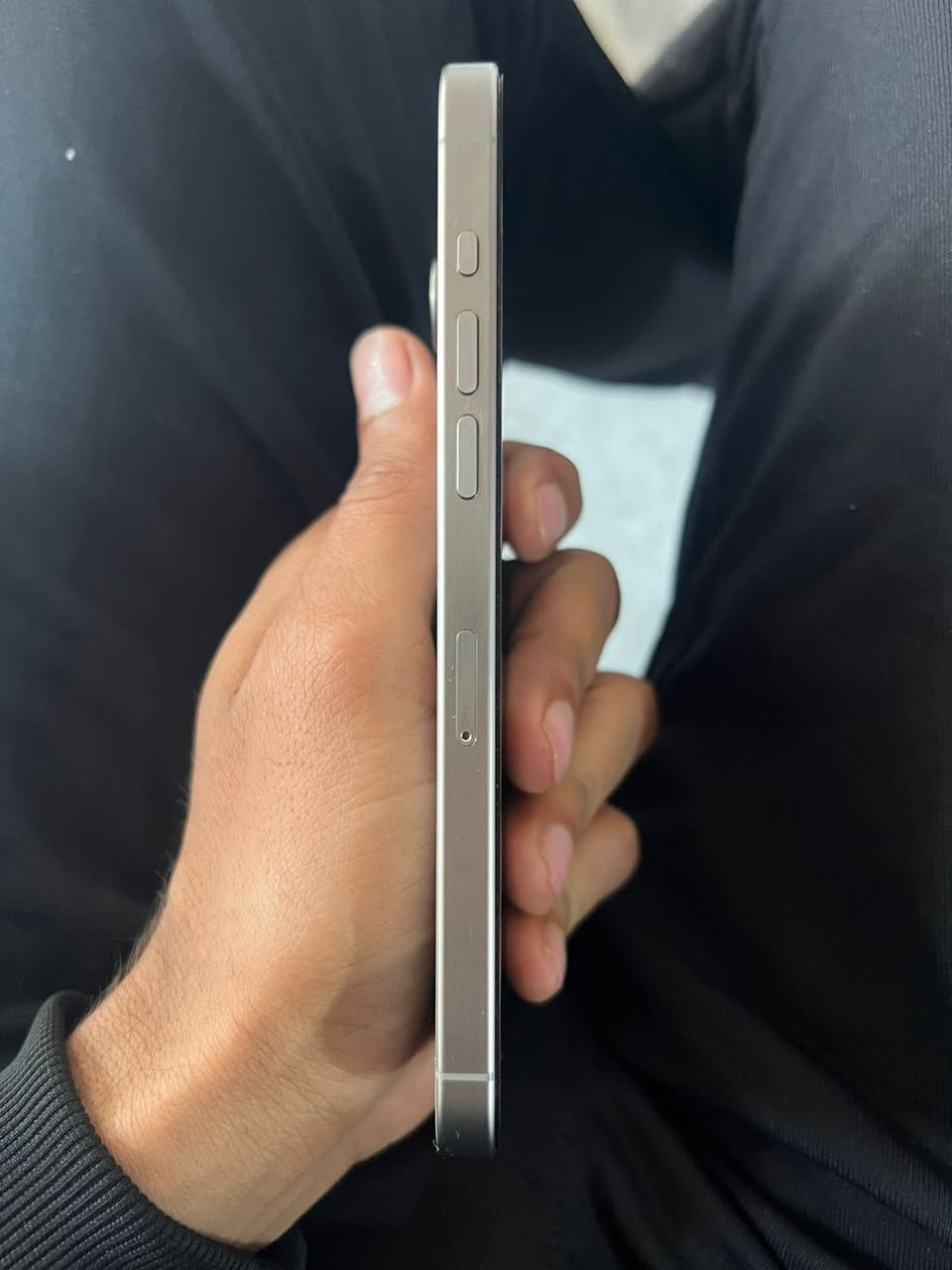 ايفون 15 برو ماكس نضيف كدامك فقط هاي شامه بي سوده مابينه بطاريه 86 جهاز فول وتر مامفتوح للبيع السعر 850 بي مجال قايل شراي ***********
