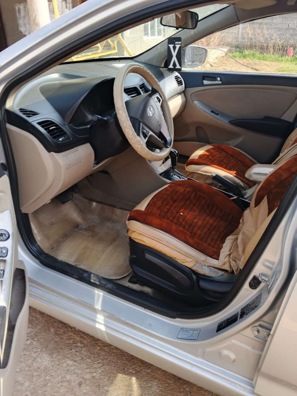 سلام عليكم اكسنت مديل 16حلوه سيارة مصبوغ حزام اثر جراد فقط بيه ضربه بل.جاملغ   خلفي فقط تبريد تدفئه تخم تاير حداديه رقم واسط تحويل ثاني يوم مكان واسط سعر 68 ***********
