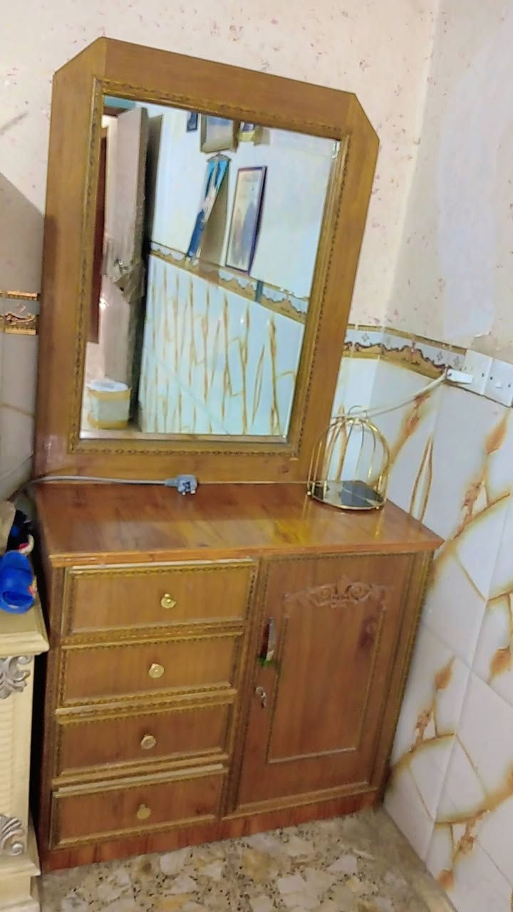 السلام عليكم غرفه للبيع بيها ضربه بل كنتور قليل تصلح قبل سنه اشتريتها سعر650وبيها مجال مكاني بغداد


**إذا كنت صاحب هذا الإعلان وتريد حذفه لأي سبب، رجاءا أرسل رسالة إلى الدعم الفني**