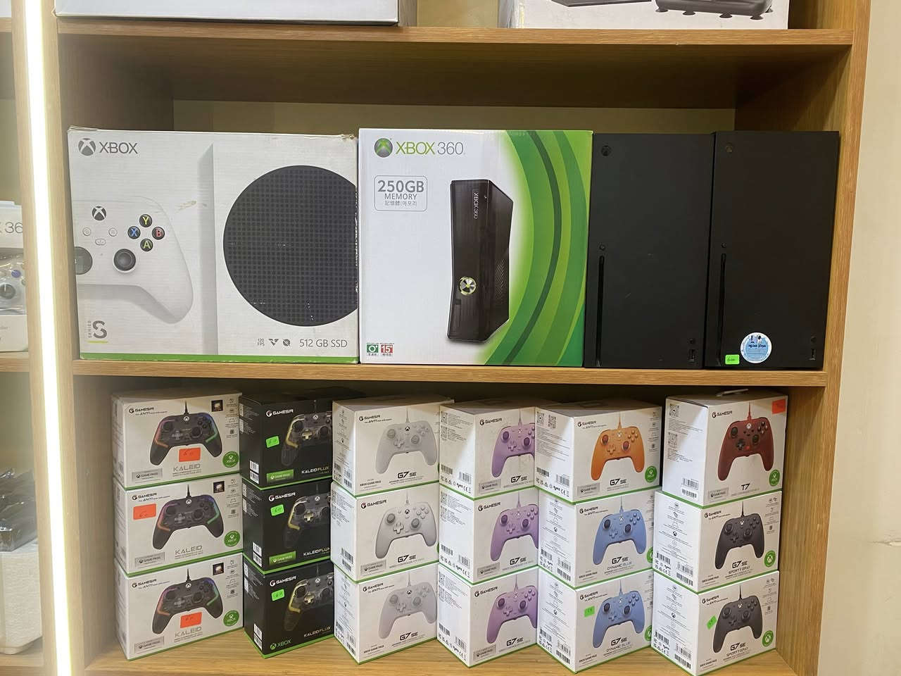 عرروض مركز مدريد
ضمان لمدة عشر ايام استبدال

1/فايف سلم 640

2/فايف فات ب550

قسم الفور

1/فور برو مهكر300 

2/فور سلم مهكر 250

3/فور فات مهكر ب225  

قسم فور اونلاين 

1/فور برو اونلاين 250  

2/فور سلم اونلاين 225  

3/فور فات اونلاين 175 

قسم اكس بوكس

1/اكس بوكس سيريس اس340

2/ون اكس ب185 

3/ون اس تيرا ب165

4/ون اس نص تيرا140

5/ ون فات ب120

6/اكس بوكس360 ب125

*بلي ثري ب135. دبل جوستك وهارد  خارجي

*بلي تو ب60  دبل جوستك

اسعار ثابته

مكان بغداد الحريه الاولى شارع جنابيز

توصيل موجود 

*********** تواصل فقط واتساب
