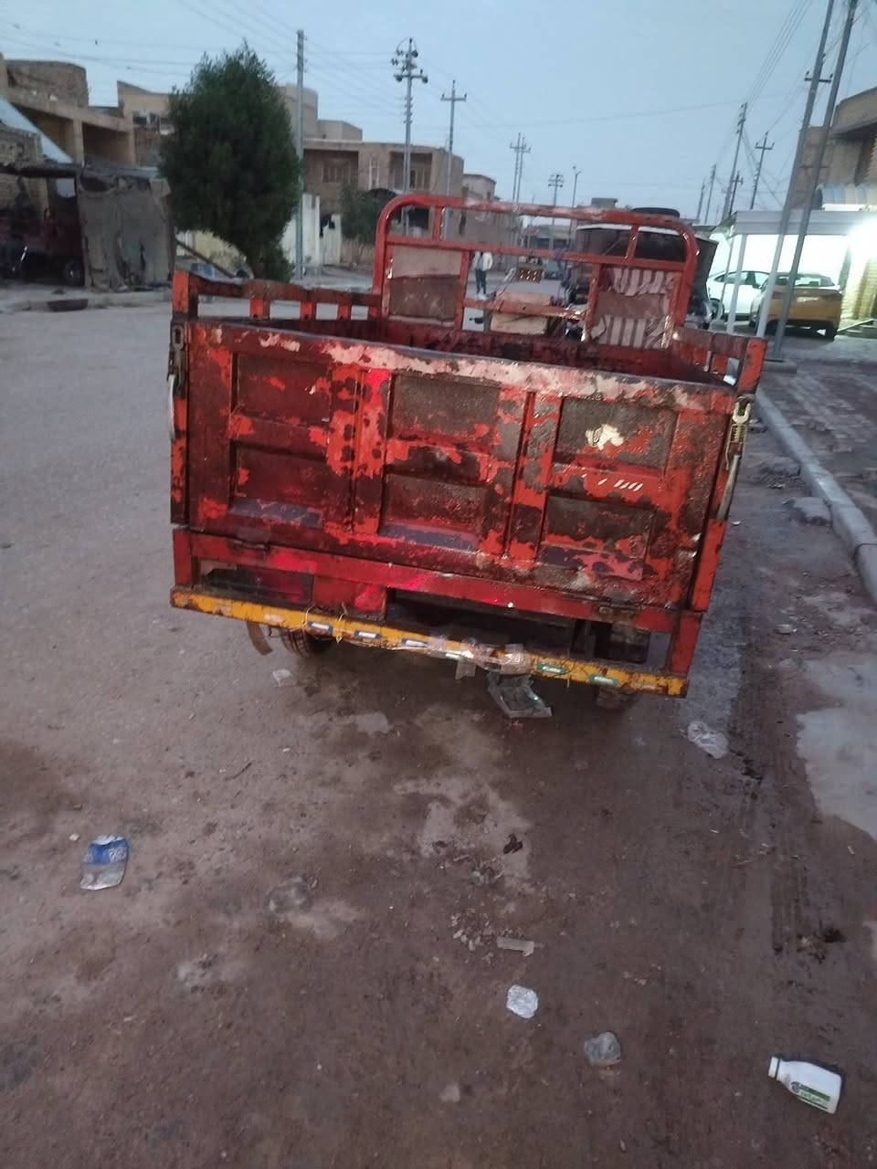 سلام عليكم ستوته البيع شغاله اوراق بسمي اصولي وعنوان ابو رمانه وكيلها الحيدري  سعرها 950 وبها مجال حق جيه وهاذا رقمي ***********
