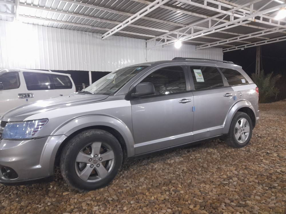 السلام عليكم للبيع دوج جورني موديل ٢٠١٨ فول مواصفات رقم كربلاء دولي بسمي مشروع وطني السياره مكفوله من الضربه مكينه كير صدر تخم تاير دوشمه تبريد كله جديد مال جناي سياره جديده معنه الكلمه السعر ١٢٠ وبيه مجال للشراي الستفسار ***********
