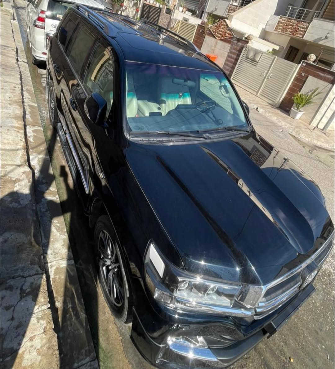 السلام عليكم
لاندكروزر للبيع 

الموديل 2020

كراند تورينك 

صندوق كهرباء 

دشبول لكزز 

رقم اربيل 

رصعه كما موضح في الصوره فقط

السعر 515 وبيها مجال بسيط 

***********

***********
