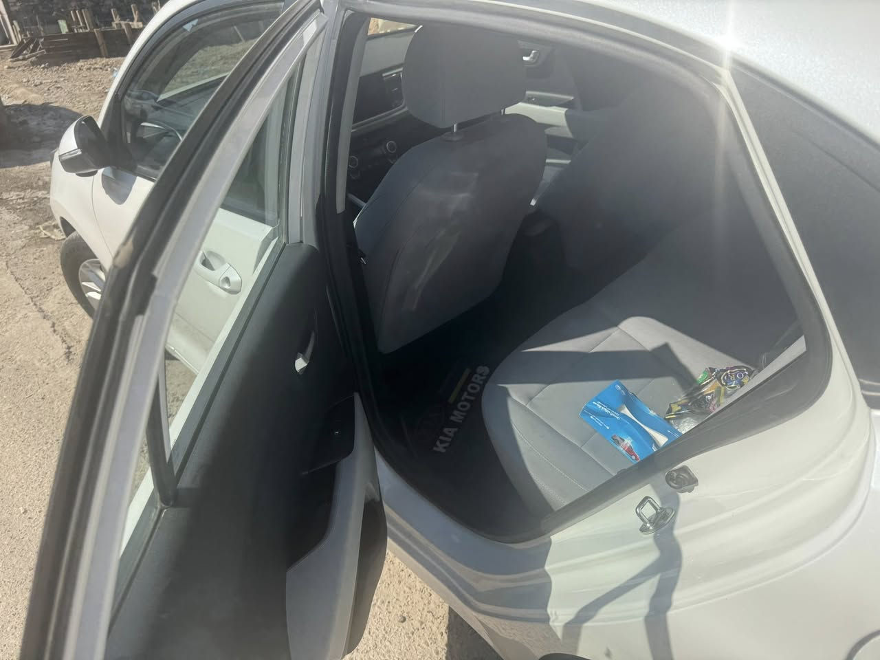 السلام عليكم 
كيا ريو 2019 خليجي الدوليه مكينه 1600 
ماشيه 28000KM  حقيقي السياره بيها جاملغ خلفي او باب صبغ ***********
السعر 12600$
