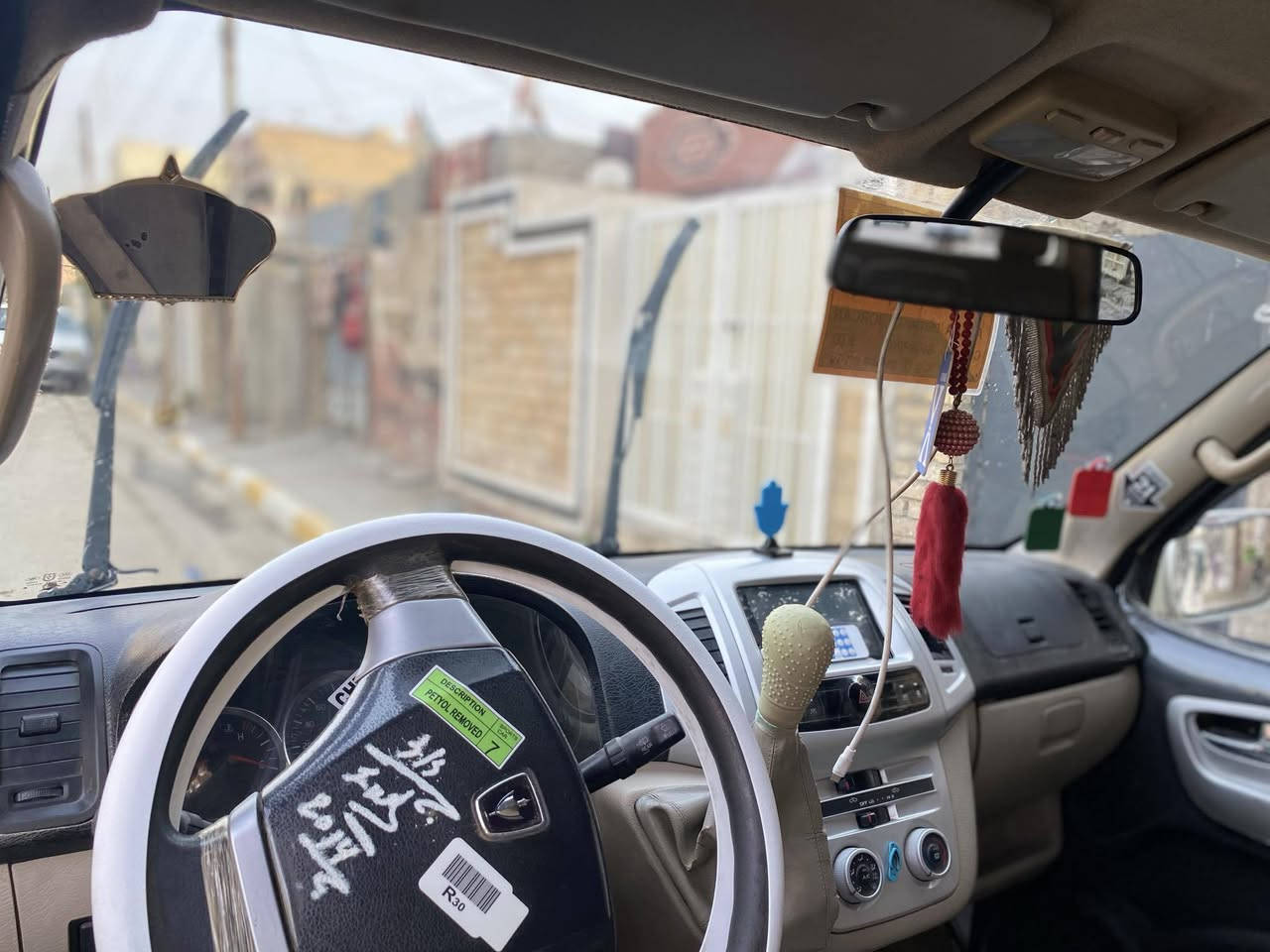 سلام عليكم جنبي البيع مديل 14 لا خيس ولاتبديل ولا صبغ سياره بلديه مكاني بغداد الحسينيه مال راشديه سياره بسمي  تحويل ثاني يوم***********. سعر 98 بيه مجال
