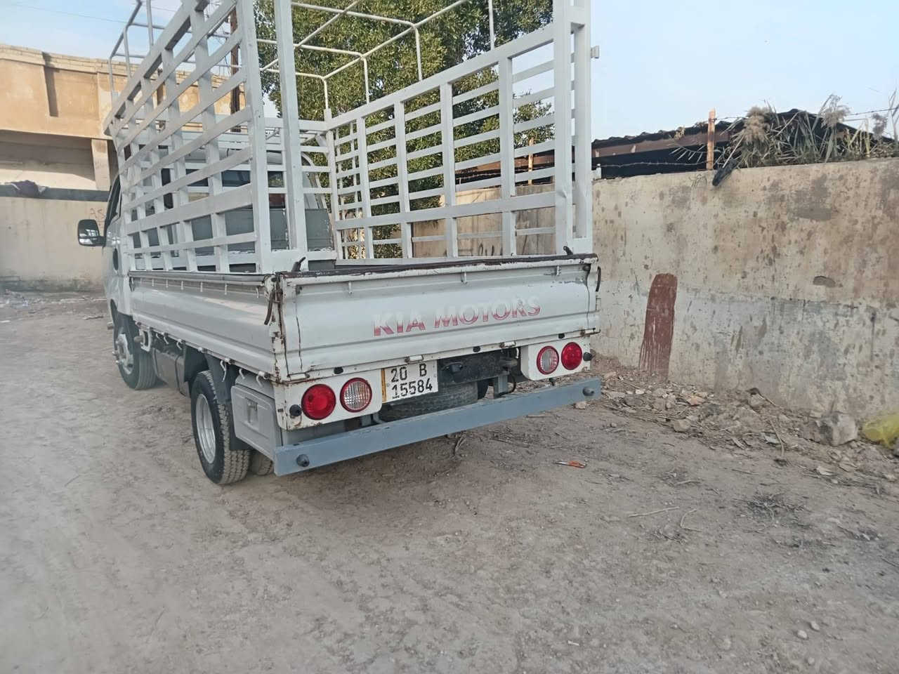 كيا فحل 2014 مكانها بغداد النهروان كير محرك شاصي بشرط طخم تاير باتري وبم جدد تبريد ثلج رقم انكليزي وسيارة بأسمي  سعرها 115 وبيها مجال
***********
