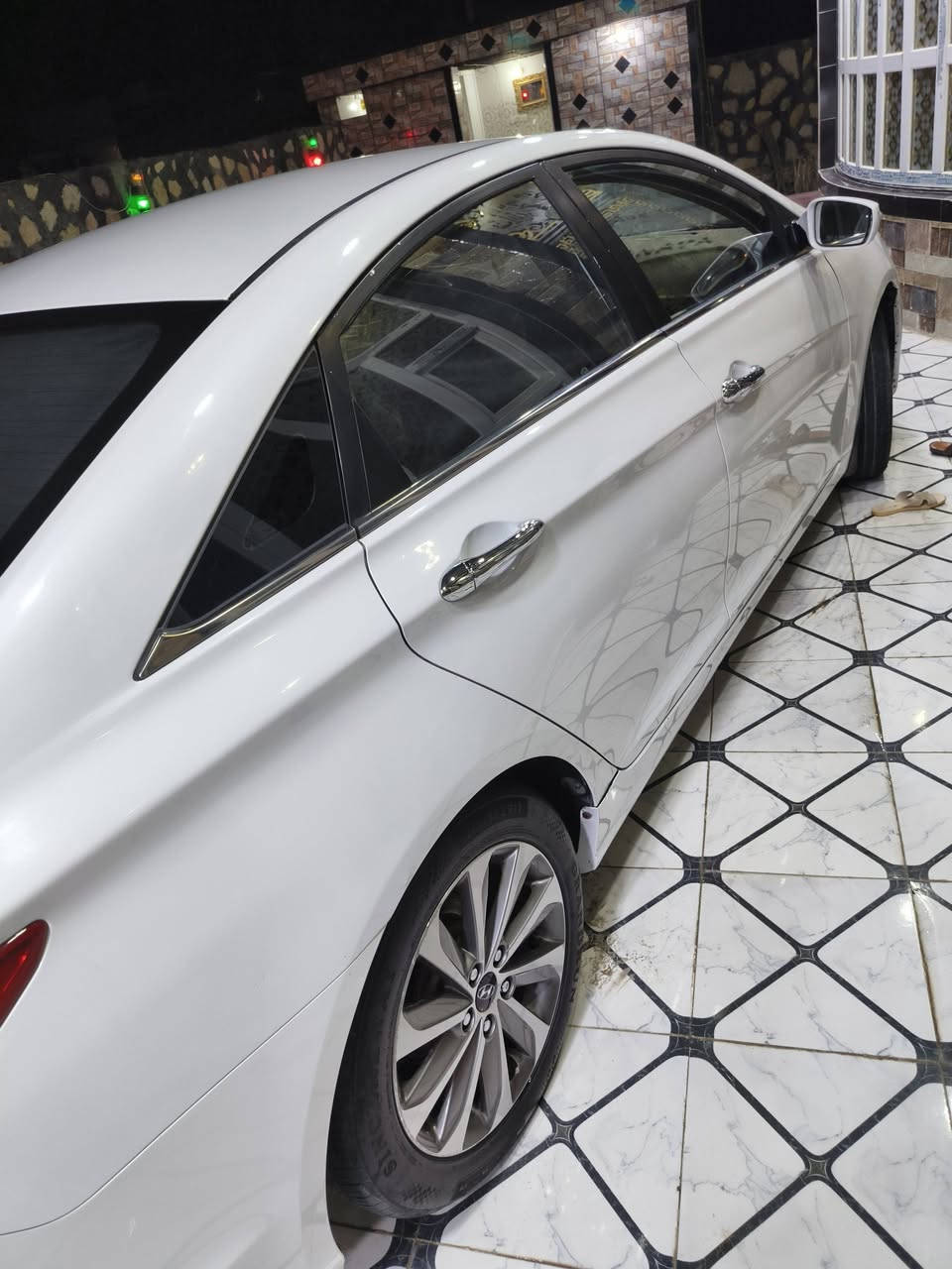 سلام عليكم اخوان متاح سيارة سوناتا ٢٠١١ وارد خليجي ماشيه ١٩٠ مكفوله من الحادث ماعدا بارد بالجامغ والباب سيارة محدثه دعاميه  ويل..محرك دوش ٢٤٠٠ ..مكاني الحله قرب جامعه بابل سعر ١٢٢ وبيها مجال رقم بغداد باسمي  .. تلفون ***********
