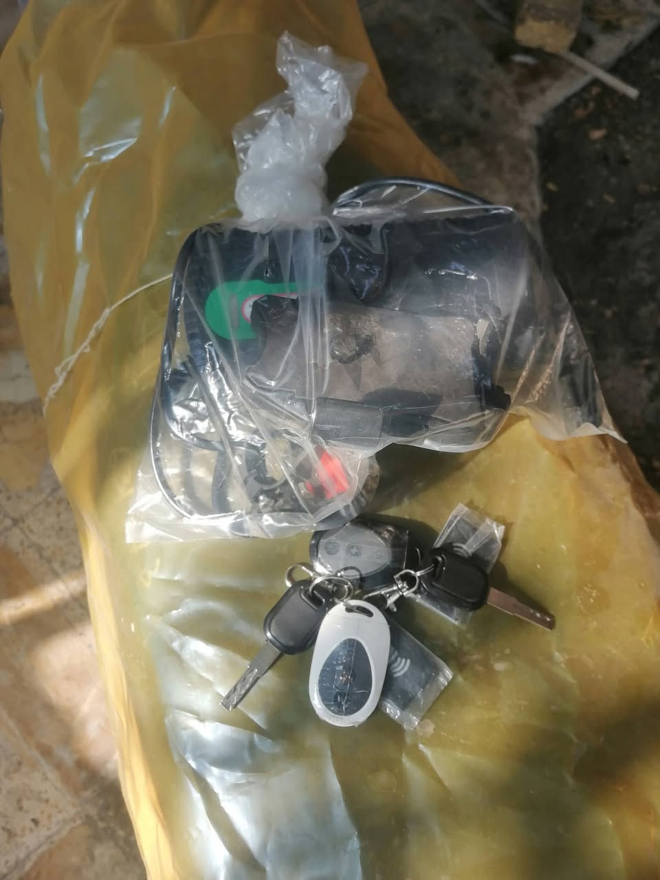 السلام عليكم..

R9 من شركه الريان مديل ٢٦ جديده كلش بعدهه بلزگاتهه لزكه الشاشه مامشيوله يوم واحد طالعين بيهه بطاريات ٢٨ اصليات ملاتهه والله جديده كلش سعر الجديده ٥٧٥ انه اريدهه ٤٥٠ قفل كلش... ***********..
