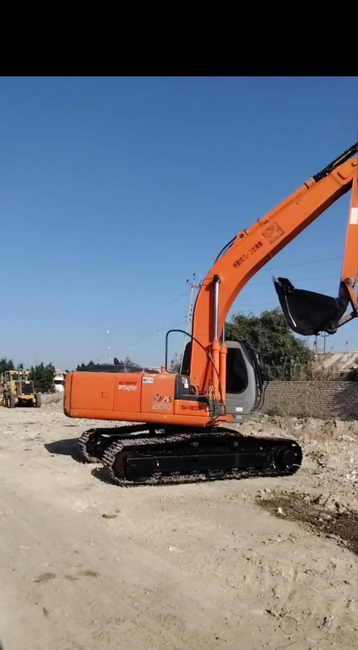 البيع حفارة زت موديل 2003 مكفولة رقم واسط بسمي مكاني عماره ‏‪***********‬‏
