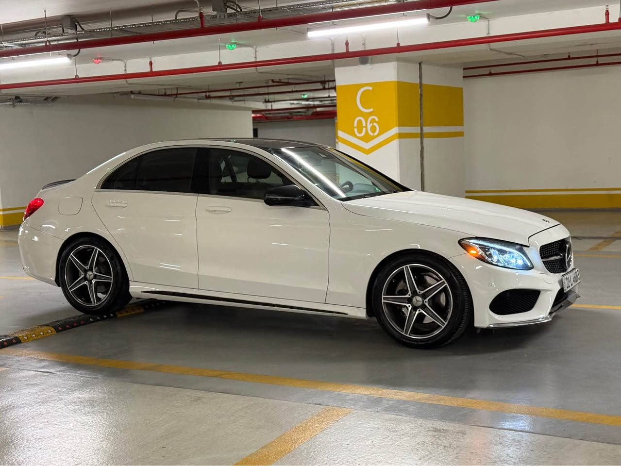 مرسدسC300 _ 2017 كلين تايتل 
موصفات AMG_4matic.  بصمه _كشنات جلد _ رادار امامي _ ويل AMG  شاشه تحكمات لمس _ تحذير تصادم _انظمه قياده _لايت عدسه _ بك لايت لد _ بدي AMG 
ماشيه 85 الف كير مكينه كهربائيات بوضع شركه 
( صفر مسج ) بيها هوايه مواصفات معروفه بهذا الموديل _ مكانها سياره اربيل 
السياره بدون حادث بدون صبغ بدون تبديل بدون بارد  

اي ستفسر اتصال 
*********** أربيل, العراق
