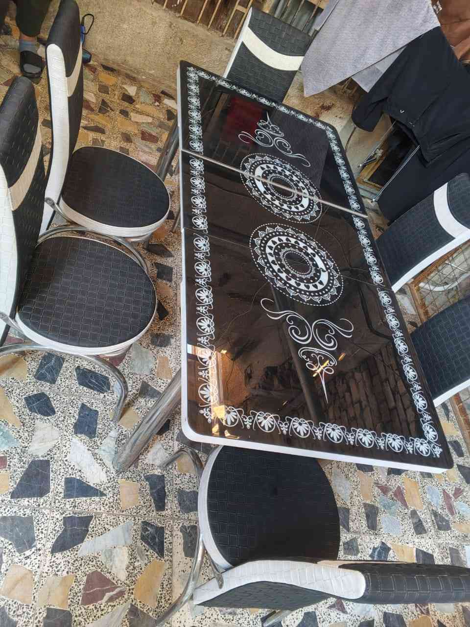 ميز طعام اخو الجديد سعره ١٠٠ او بي مجال حك الجيه مكاني بغداد رقمي ***********
