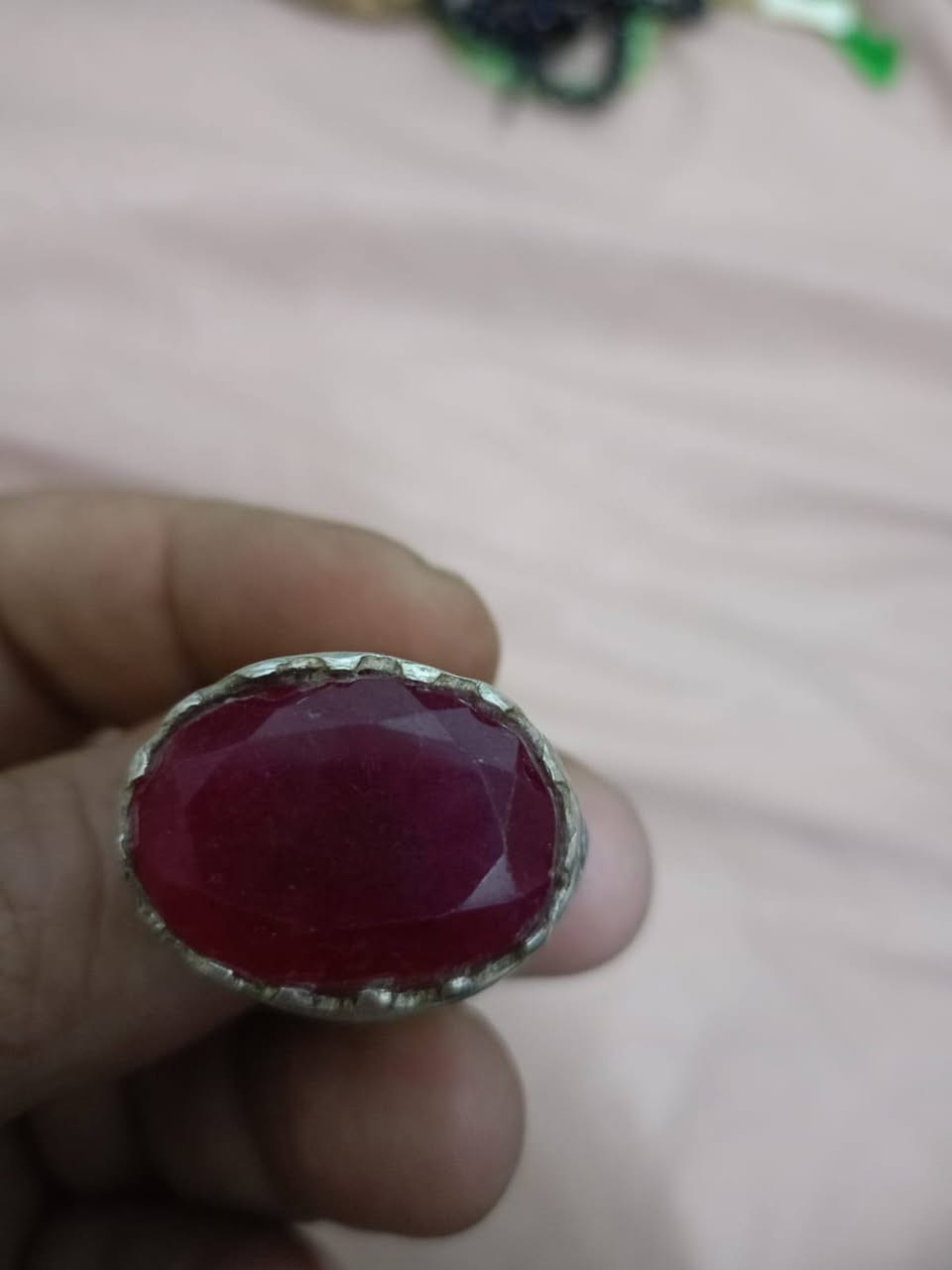 السلام عليكم ياقوت تحفه اصياغه جدا ثقيله اعير 925 السعر 70وبي مجال لعنوان بغداد ***********
