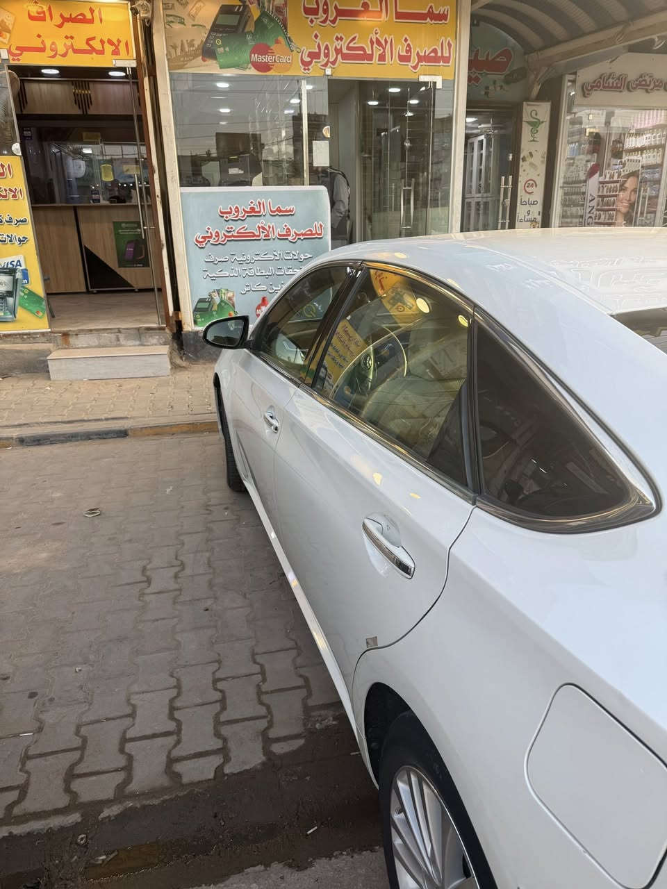 سلام عليكم افلون 2013 رقم بغداد مكينه 6 سلندر
بيه صبغ جاملغ امامي او باب سعره 170 او بيه مجال 
مكاني النجف ***********
