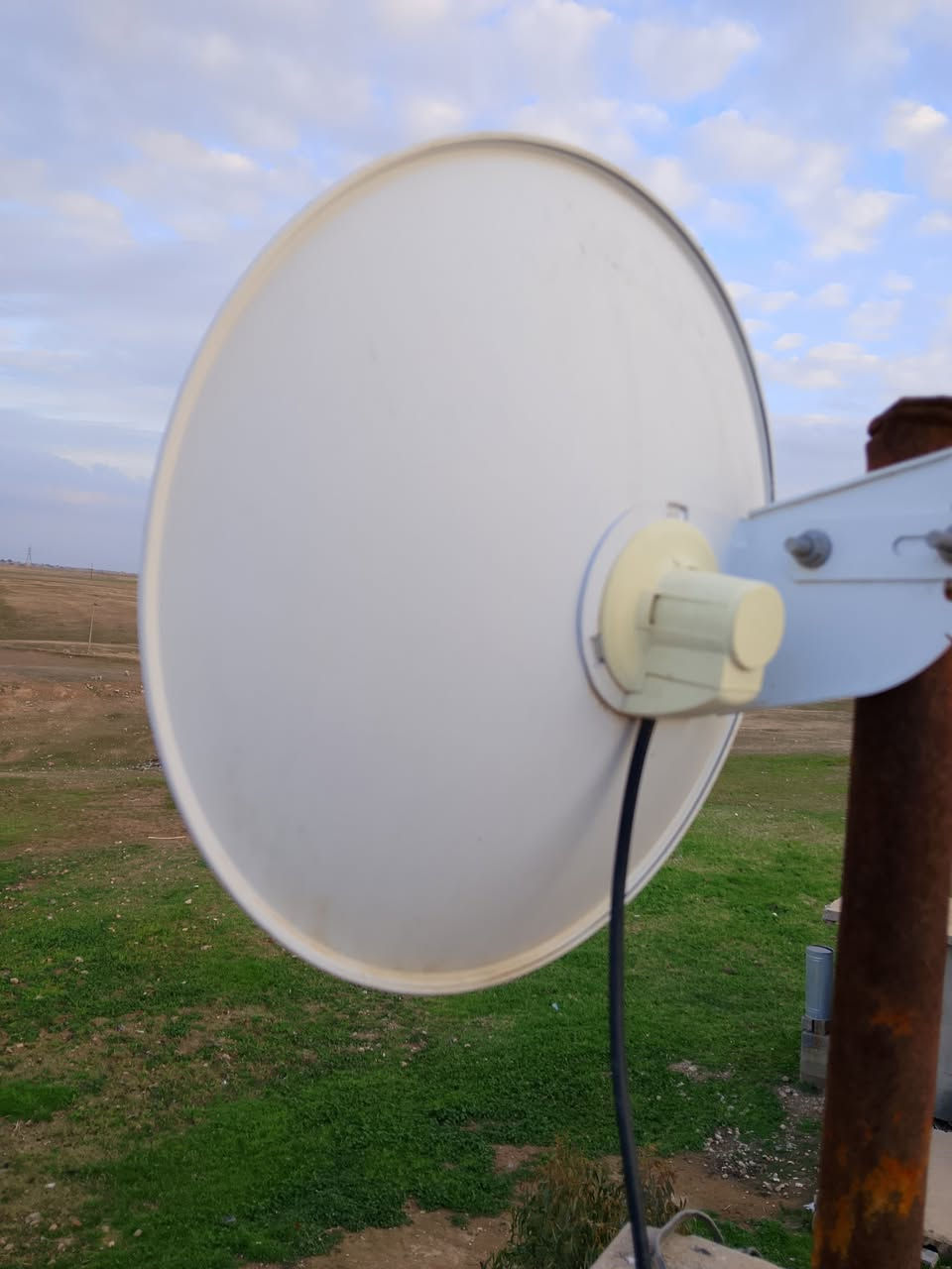 سلام عليكم
يوجد راوتر للبيع هوه وعاكستو وايرو وفيش مالتو 
واير مالو 30 متر كامل بس تنصب وتكنك
 السعر 130 الستفسار اكثر اتصل ***********
او تعال خاص
