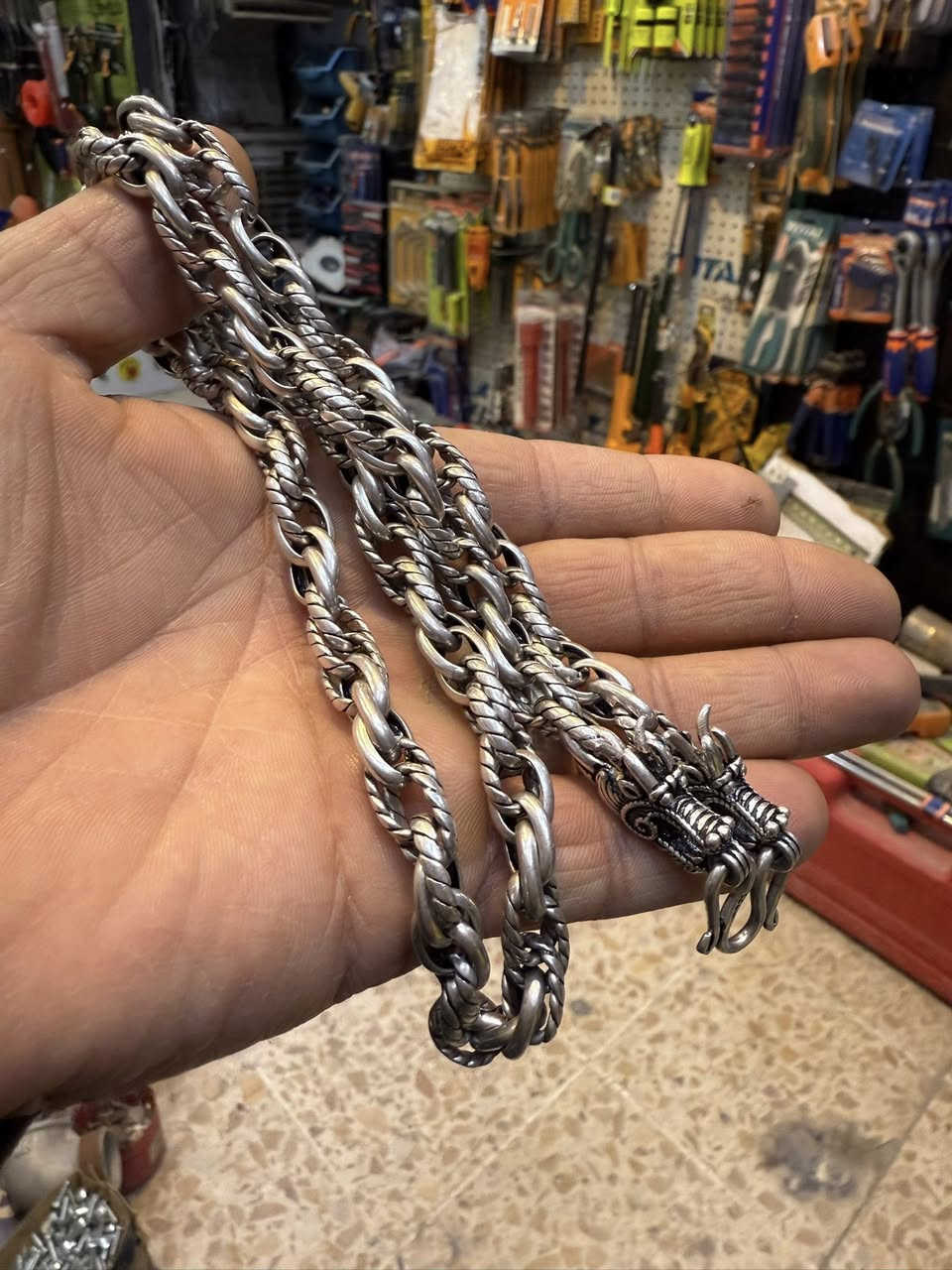 السلام عليكم سبحه كهرب روسي
+ زناجيل فضه الوزن موجود *********** واتساب
