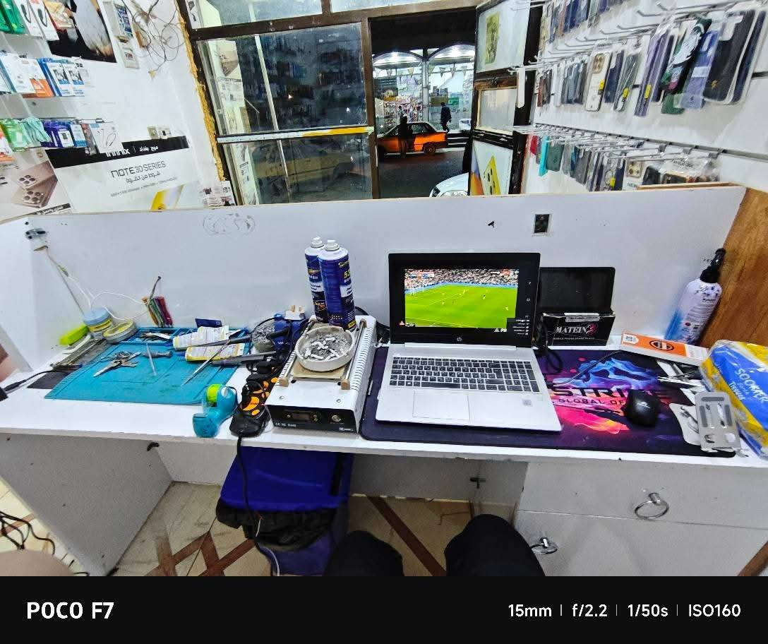 السلام عليكم 
محل موبايلات للبيع 
العنوان حي الحسين الجديد شارع ابو شاكر قرب سنتر الكفيل 
سبب البيع عدم التفرغ 
للاستفسار او السؤال عن السعر الرجاء الاتصال على الارقام التاليه 
***********
***********
