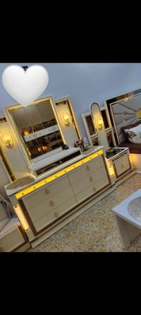 غرفة نوم • أخشاب إيطالي • استعمال قليل