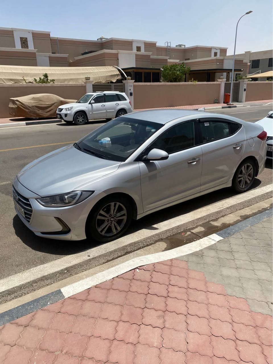 النترا ٢٠١٧ وارد امريكي حادثها مال امريكا بنيد فقط مبدل 
وبالعراق قبق الصندوك بي شوي تصليح والمدكر الخلفي والباقي الواضح بالسونار كلة مرشوش كلير ربع الباب والتكمة السيارة ليبل واحد وبديها نضيف مكينة كفالة الكير مبدل وطالب فلتر يحتاجلة تبديل وعلى وضعها انطيك تراي للشمال باختصار السيارة نقصها فلتر كير فقط السعر ١١٥ واطيحلك تكلفة الفلتر كاملة مكانها بصرة *********** ابو الخصيب, البصرة
