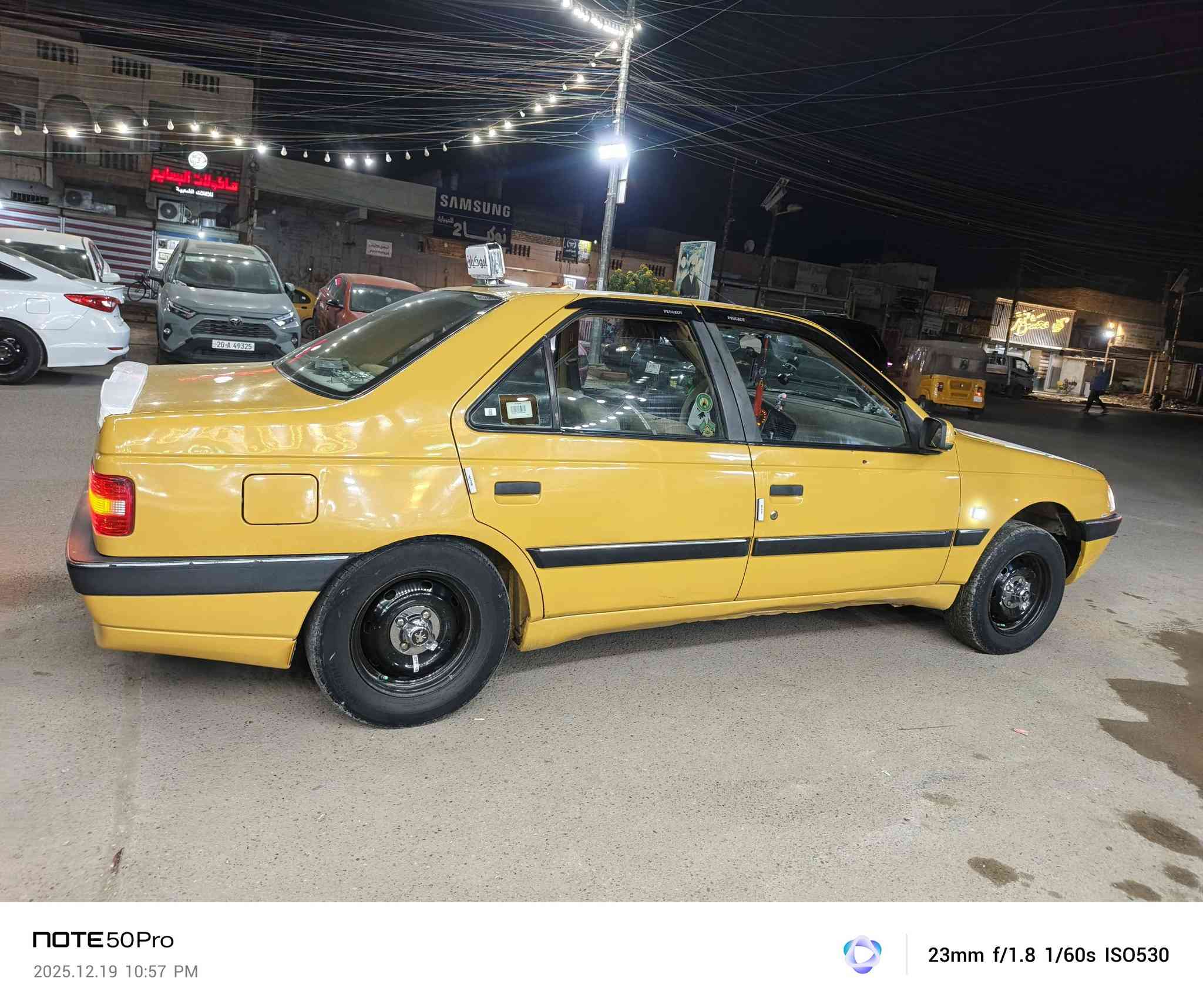 السلام عليكم بيجو لميس موديل 2015 السياره كلها رتبتها ع ايدي كير مكينه تبريد تخم تاير قوايش رولات جبن صوندات بانزين كهربائيات لايت العالي زنون بلوجكترات زنون السياره نضيفه كلش مناقصها شي شاشه كامره مال بك اصليه والله اج دي داش كام بيها سيبايه بيها رقم نكليزي بسمي هزه جديده مصفره هيئه وغرامات السعر ٤٦ وبيها مجال بسيط رقمي***********) ابو 43 لتخابرني
