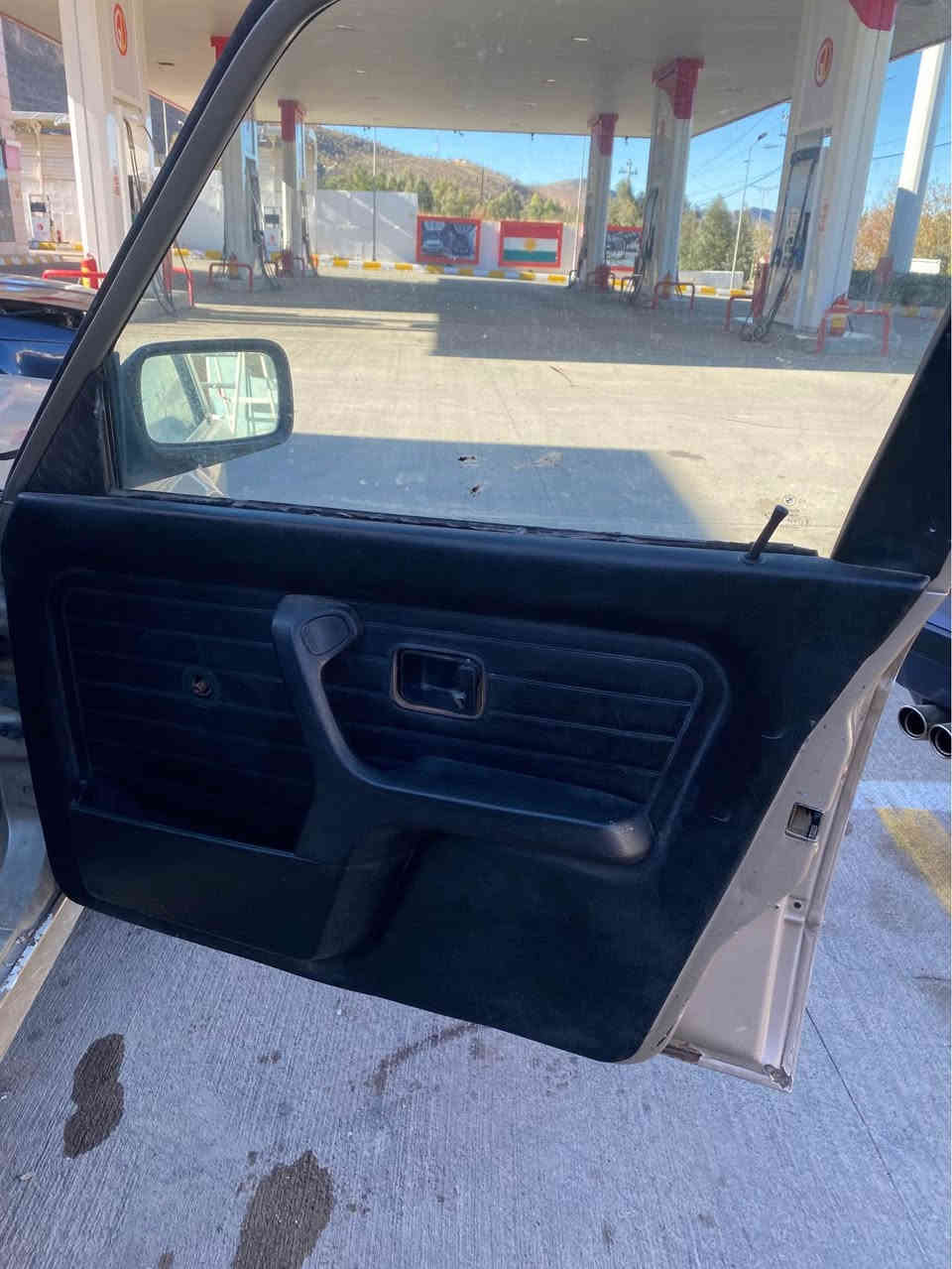 BMW زەعرا
مەکینە ١٨ چوار پستۆن. 
ئاڕم پلاستیک سلێمانی ئەسڵی 
ئاڕم و ئەوەلیات بەشەرت
گێر و مەکینە بەشەرت
لێدرانی قورس بەشەر
موس و بڕاوە بەشەرت
تەقەو ڕەقەی نییە زۆۆر توندۆ تۆڵە
مەکینەی ماشەڵا زۆۆر بەقوەتە تامی ٦ پستۆنێک ئەدا
گزۆز سپۆڕت
سەیارەکە تەنها دەژبولی جوان نیە و بەرە سەقفی هەموو ئەشیای لەگەلە نەمبەستووە
بەرە دەرگاکانی لۆک لۆک
سعری ٢١ و معامەلەی برایانە 
تکایە تکایە گەر موشتەری نی نامەش مەنێرە
*********** واتس ئاپ شقلاوة, أربيل
