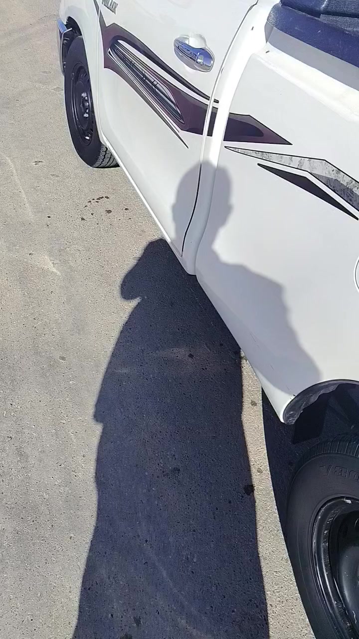 سلام عليكم بيكم هايلوكس 2017 ماشيه ١٢٤ الاستفسار تصل على ***********
