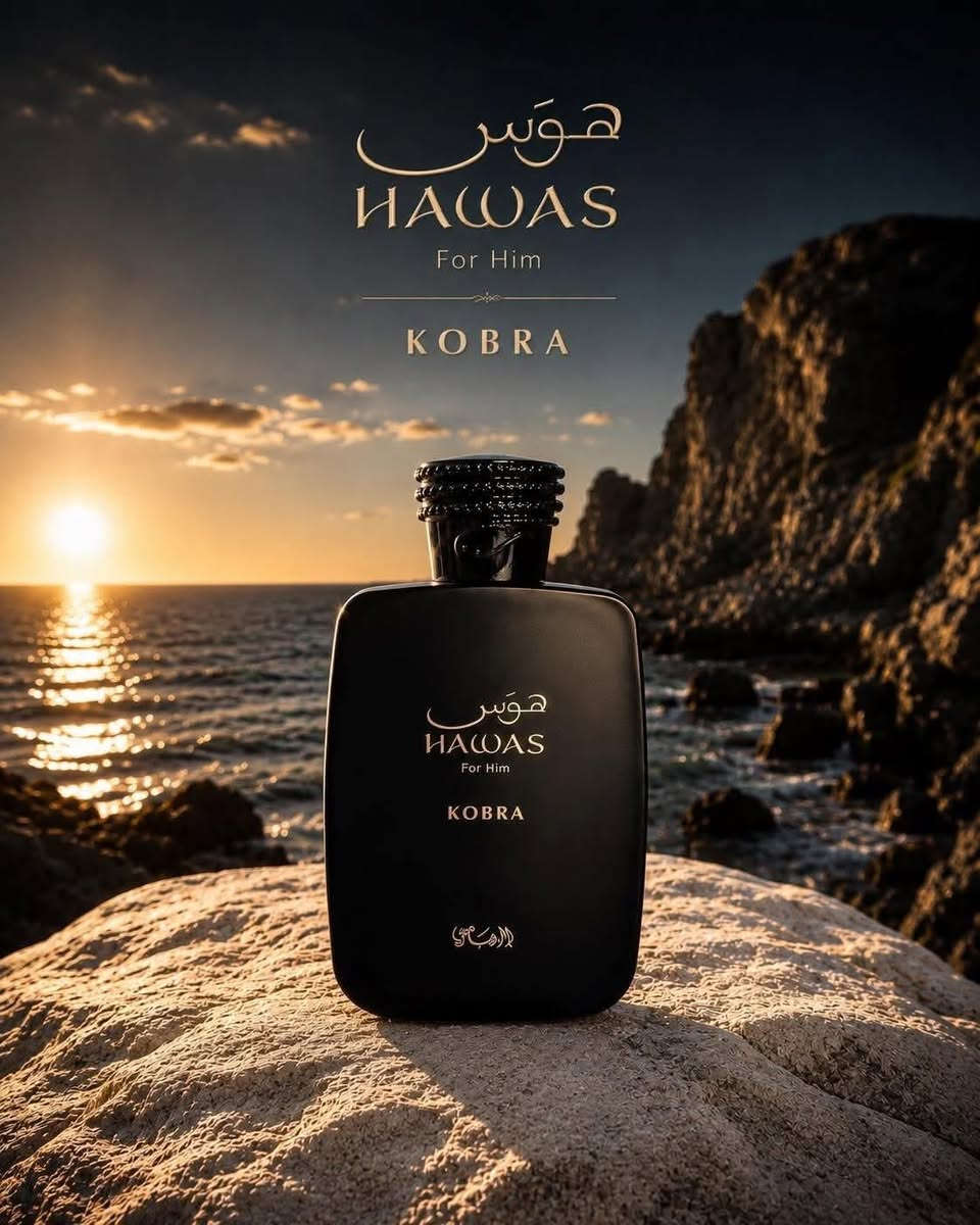 عطر هوس "كوبرا" (Hawas Kobra) هو إصدار يجمع بين الفخامة والجاذبية، ويُعد من العطور التي تعكس القوة والغموض، مستوحى من روح المغامرة والتميز.
​إليك التفاصيل الكاملة للنوتات العطرية والمميزات:
​الهرم العطري (نوتات العطر)
​يتميز العطر بتوليفة عطرية متدرجة تمنحه طابعاً فريداً:
​الافتتاحية (النوتات العليا): تبدأ برائحة منعشة وفواحة من الحمضيات الممزوجة بلمسة من التفاح الأخضر، مما يعطي إحساساً فورياً بالحيوية والطاقة.
​القلب (النوتات الوسطى): ينتقل العطر إلى قلب دافئ يحتوي على التوابل الناعمة مثل الهيل والقرفة، مع لمسات خفيفة من الأزهار التي توازن حدة التوابل.
​القاعدة (النوتات الأساسية): تستقر الرائحة على قاعدة قوية ومستدامة من خشب الصندل، العنبر، والمسك، مما يمنح العطر ثباتاً عالياً ورائحة رجولية جذابة تدوم طويلاً.
​معلومات إضافية عن المنتج
​التركيز: Eau de Parfum (أو دي بارفيوم)، مما يضمن ثباتاً ممتازاً وفوحاناً ملحوظاً.
​الحجم: 100 مل (3.38 أونصة سائلة).
​التصميم: يأتي في زجاجة سوداء أنيقة توحي بالفخامة، مع غطاء معدني وتفاصيل مستوحاة من جلد الأفعى (الكوبرا) لتعزيز مفهوم القوة والسيطرة.
​الاستخدام: مثالي للمناسبات الرسمية والمسائية، كما يمكن استخدامه يومياً لمن يفضلون الروائح القوية والمميزة.
​لماذا يُنصح به؟
​يعتبر خياراً رائعاً لمن يبحث عن عطر يجمع بين الانتعاش في البداية والعمق الخشبي في النهاية، وهو مصمم ليدوم طويلاً على الملابس والجلد، مما يجعله استثماراً جيداً لمجموعتك العطرية.

متوفر الان لدى سامي للعطور ومواد التجميل 
____________________________

العنوان:🔻العراق الموصل حي الكرامة🔻

‏‎يوجد لدينا توصيل لكافة أنحاء العراق🚚

‏‎للطلب او الاستفسار (واتساب ) 👇

❇️☎️0️⃣7️⃣7️⃣0️⃣7️⃣4️⃣4️⃣9️⃣2️⃣5️⃣8️⃣

☎️0️⃣7️⃣5️⃣0️⃣3️⃣3️⃣2️⃣5️⃣9️⃣8️⃣8️⃣

او مراسلتنا على بريد الصفحة الان📥

‏‎🔱 تسعدنا زيارتكم 🔱

‏‎سامي للعطور ومواد التجميل 😘
وجهتكم الاولى لعالم العطور والتجميل❤️
الحجز مفتوح والاستلام خلال يومين فقط↪️

عنوان الكوزمتك على خرائط كوكل👇📍🗺️

https://maps.app.goo.gl/jk3FJXKeUUixF3oT8

 رابط الإنستغرام 👇

https://www.instagram.com/sami_perfumes0

رابط التيك توك 👇

https://www.tiktok.com/@samiperfumesandcosmetics


**إذا كنت صاحب هذا الإعلان وتريد حذفه لأي سبب، رجاءا أرسل رسالة إلى الدعم الفني**