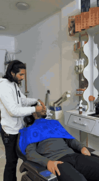 🎉 *عرض خاص بمناسبة رأس السنة!* 🎉 
*حلاقة نبيل ياني* يقدم لك عرض ما يتفوت 🔥
🎁 هدية: غسول بشرة مجاني
✂️ حلاقة كاملة  
🧼 بخار+ تنظيف بشرة عميق 
 شفط دهون ازاله الروس السوداء والبسامير 

وكل هذا فقط بـ *10,000 دينار*! 💥

📅 العرض ساري حد 1/1 
📍 العنوان جزيرة بغداد سياحية نزله كميره 
📞 للحجز:***********

*نبيل ياني – حلاقة بإتقان واهتمام*
