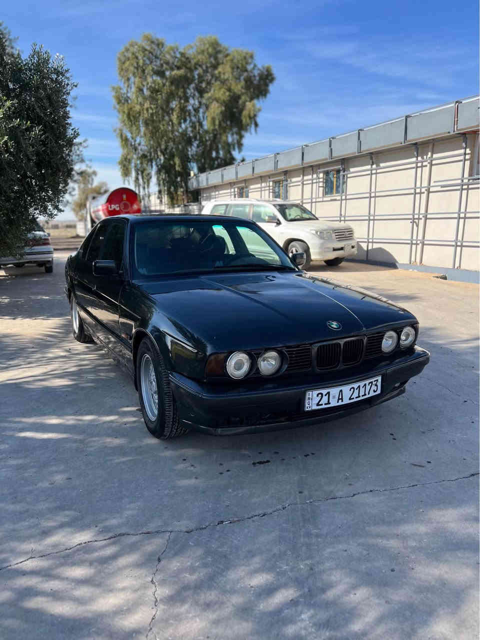 بيم موديل 1990 رقم سليمانيه
السياره مصبوغه عام لجماليه 
دوشمه جديده
تخم تايرات جديد
كهربائياته كله شغاله
تبريد شغال نقصه فقط غاز 
شرط التحويل
السعر 41 وبي مجال بسيط
بيع او مراوس
الاستفسار *********** خناقين, ديالى
