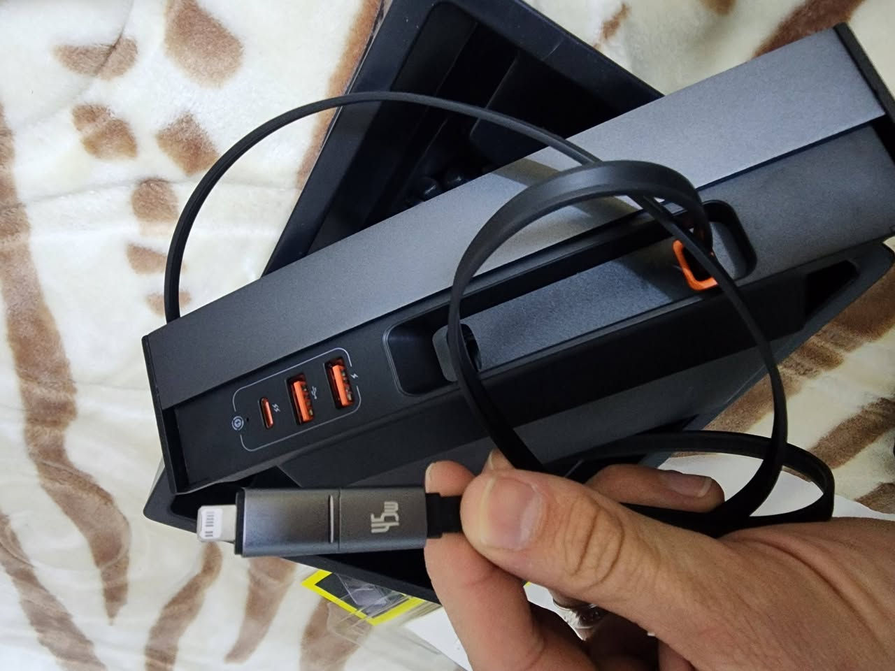 شاحنة تيسلا عدة منافذ شحن سريع ٤٥واط
جديد غير مستعمل مكان الزعفرانية


**إذا كنت صاحب هذا الإعلان وتريد حذفه لأي سبب، رجاءا أرسل رسالة إلى الدعم الفني**