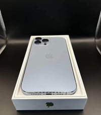 ١٣ برو ماكس  نضيف كلش  بي فقط ملاحضة زغيرة نقطة بشاشه مواضحة ابد بطاري...