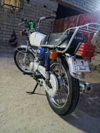 دراجه.  للبيع اوراق. رخيصه مستعجل ع بيعتها.    الاتصال ع رقم. 07824276...