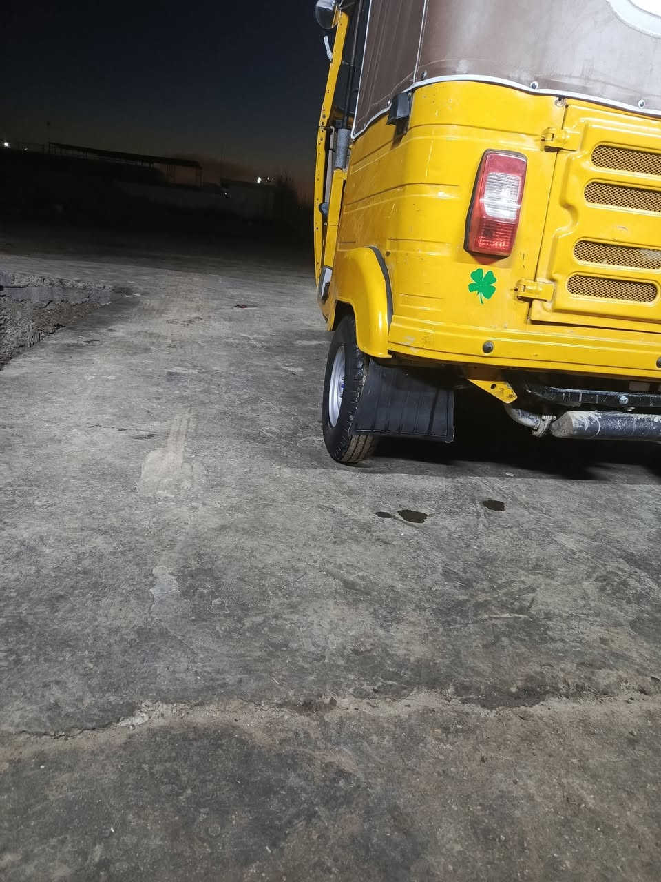 سلام عليكم موديل19شهر 11مضلع مو عادي بيها هاي رصعه لبلغد بس تكتك بلاديه معمره بي دوس  لنطيحه خلي يطلع كبل سعر 6700
***********
