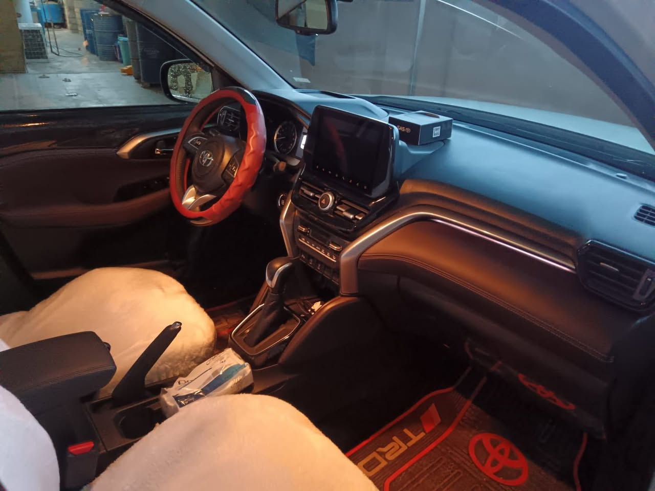 للبيع فقط  تويوتا اوربان كروز موديل 2025 شركة ساز  مرقمة بغداد وبأسمنا السيارة بعدها بالضمان مكفولة من كل شي ماشية 1500 بعدها زيرو فووووووووول مواصفات اعلى فئة 1/1 مواصفات كثيرة جداً السعر 170 وبيها مجال قليل للتواصل 
***********
