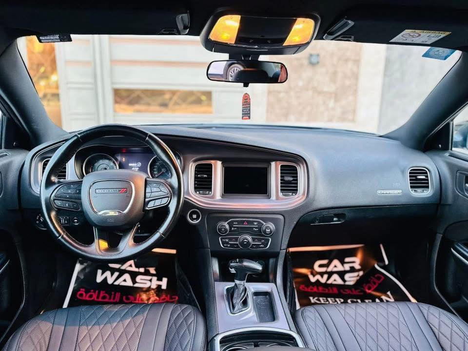 جارجر خليجي (هارلم).   الموديل .2023 SXT
اللون . سلفر فضي 
المسافة المقطوعة 40Km //جديده كارتون ارضيات الوكالة مامستخدمه  كل عدد الوكالة
 حجم المحرك 3600

                         مواصفات السيارة ..

-لايتات زنون وكالة
-تشغيل عن بعد 
-كشنات حضن مع تحكم كهرباء
-حساس خلفي 
-نضام USB- كامل 
-تبريد قطعتين
-بصمة ابواب 
-ويل 18
(رقم بغداد  بأسمي )
مكان السيارة بغداد 📍
اي استفسار الاتصال. متوفر وتس اب.
                         ***********
