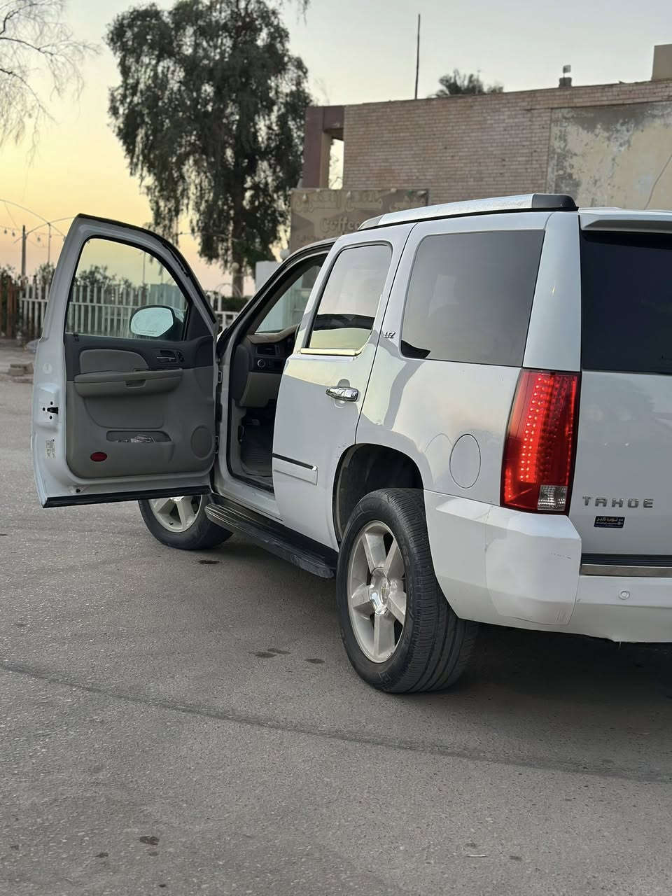 السلام عليكم رمضان كريم
تاهو ادوات ادوات ادوات للبيع فقط
المواصفات:
تاهو LTZ 2007 كفالة من الگص
متومه رقم شمالي 
فول مواصفات ملكي كشن منفصل وفتحة التنته 
شاشة+ تحكم ستيرن 
كشنات جلد 
مكينة وگير كفالة
تدفئة تبريد شغالة
تخم تاير حدادية جديدات
صندوق كهربائي + شاشة وسط شغالة
منظومة زنون 
السيارة جديدة وكاملة وكلشي بالسيارة شغال
السعر:٧٨وبيها مجال بسيط 
رقم متوم شمالي وكامل 
المكان:البصرة
***********
