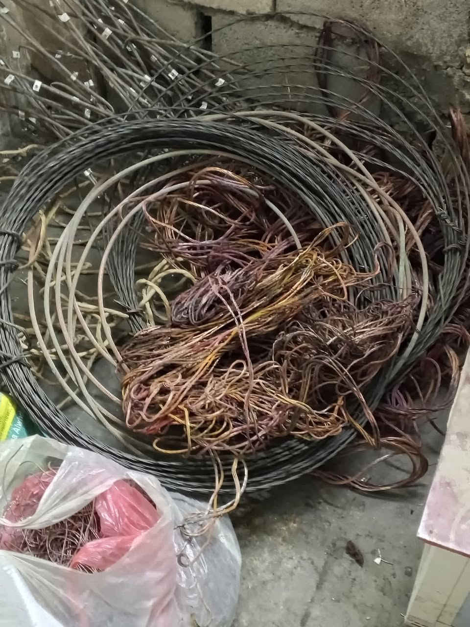 سلام عليكم هالي ديالى بعقوبه اشتري كيبل صفر كيلو 13 الف بس انتصل اني اجيك بيتك رقم الهاتف 📱 ***********
