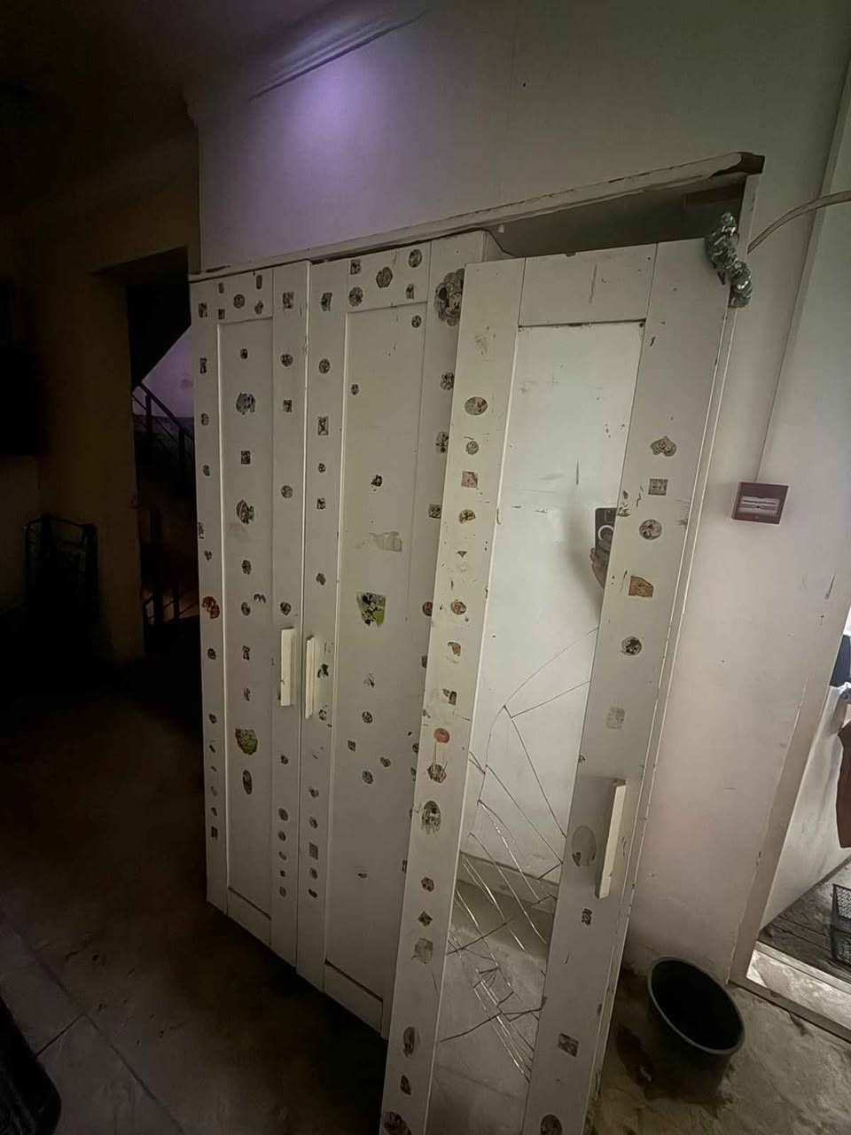 ‎خزانة بابين +كومدينة صغيرة نفس لون نضافة ممتازة وخزانة 3ابواب نضيفة بس بدأ شوي تزبيط شد براغري لكل‎ أربيل, العراق


**إذا كنت صاحب هذا الإعلان وتريد حذفه لأي سبب، رجاءا أرسل رسالة إلى الدعم الفني**